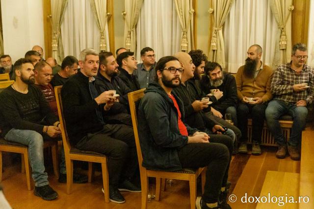 Priveghere la Mănăstirea Vatoped în cinstea Sfântului Cuvios Dionisie de la Colciu(Foto) Priveghere la Mănăstirea Vatoped în cinstea Sfântului Cuvios Dionisie de la Colciu