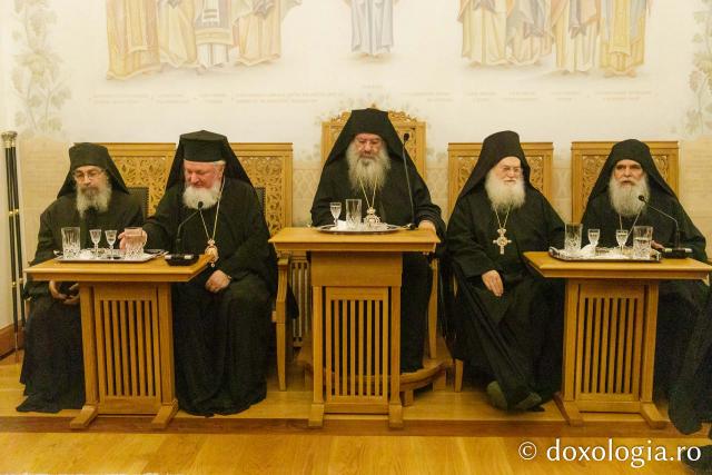 Priveghere la Mănăstirea Vatoped în cinstea Sfântului Cuvios Dionisie de la Colciu(Foto) Priveghere la Mănăstirea Vatoped în cinstea Sfântului Cuvios Dionisie de la Colciu