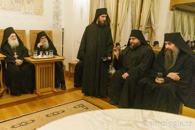 Priveghere la Mănăstirea Vatoped în cinstea Sfântului Cuvios Dionisie de la Colciu(Foto) Priveghere la Mănăstirea Vatoped în cinstea Sfântului Cuvios Dionisie de la Colciu