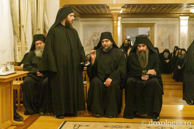 Priveghere la Mănăstirea Vatoped în cinstea Sfântului Cuvios Dionisie de la Colciu(Foto) Priveghere la Mănăstirea Vatoped în cinstea Sfântului Cuvios Dionisie de la Colciu