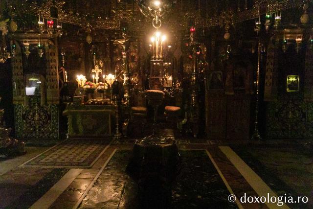 Priveghere la Mănăstirea Vatoped în cinstea Sfântului Cuvios Dionisie de la Colciu(Foto) Priveghere la Mănăstirea Vatoped în cinstea Sfântului Cuvios Dionisie de la Colciu