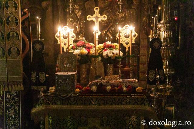 Priveghere la Mănăstirea Vatoped în cinstea Sfântului Cuvios Dionisie de la Colciu(Foto) Priveghere la Mănăstirea Vatoped în cinstea Sfântului Cuvios Dionisie de la Colciu