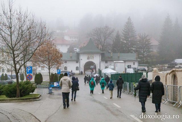 Priveghere în cinstea Sfântului Cuvios Mărturisitor Arsenie la Mănăstirea Prislop