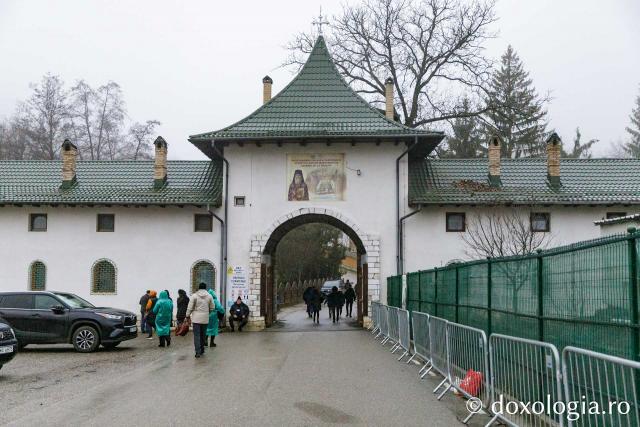 Priveghere în cinstea Sfântului Cuvios Mărturisitor Arsenie la Mănăstirea Prislop