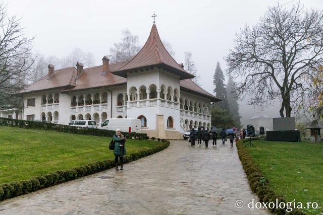 Priveghere în cinstea Sfântului Cuvios Mărturisitor Arsenie la Mănăstirea Prislop