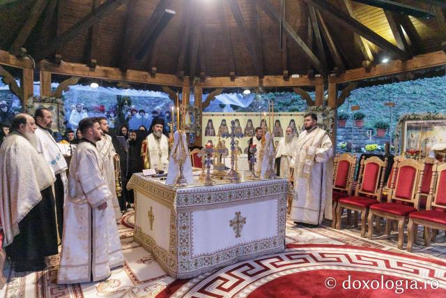 Priveghere în cinstea Sfântului Cuvios Mărturisitor Arsenie la Mănăstirea Prislop