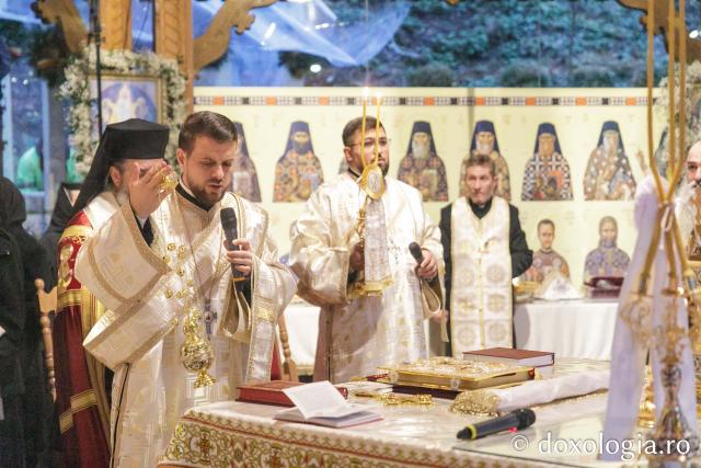 Priveghere în cinstea Sfântului Cuvios Mărturisitor Arsenie la Mănăstirea Prislop