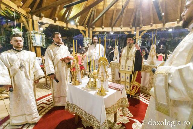 Priveghere în cinstea Sfântului Cuvios Mărturisitor Arsenie la Mănăstirea Prislop