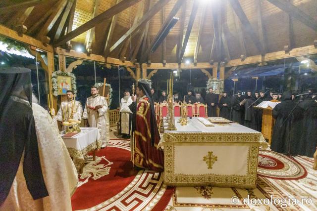 Priveghere în cinstea Sfântului Cuvios Mărturisitor Arsenie la Mănăstirea Prislop