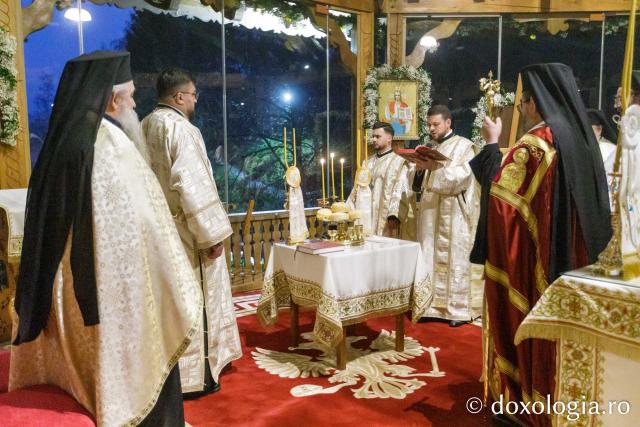 Priveghere în cinstea Sfântului Cuvios Mărturisitor Arsenie la Mănăstirea Prislop