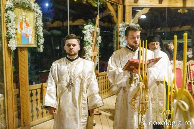 Priveghere în cinstea Sfântului Cuvios Mărturisitor Arsenie la Mănăstirea Prislop