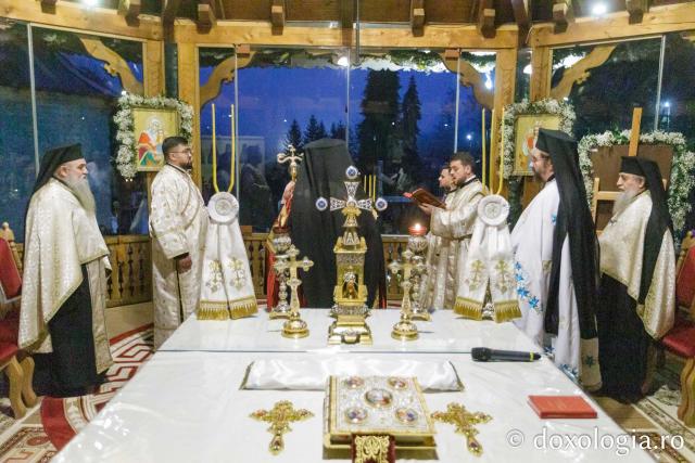 Priveghere în cinstea Sfântului Cuvios Mărturisitor Arsenie la Mănăstirea Prislop