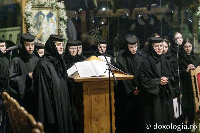 Priveghere în cinstea Sfântului Cuvios Mărturisitor Arsenie la Mănăstirea Prislop