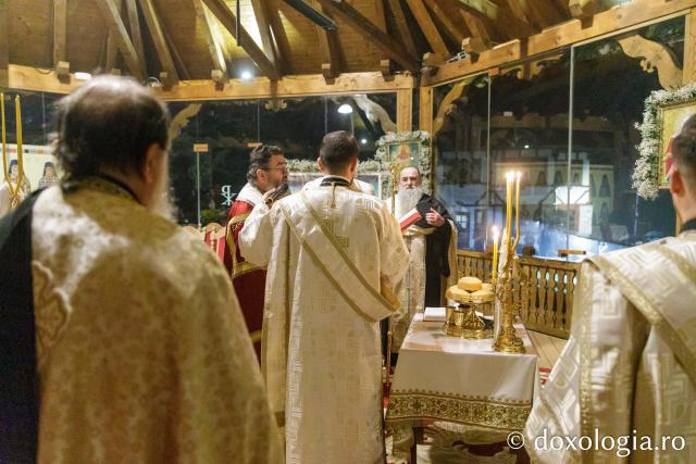 Priveghere în cinstea Sfântului Cuvios Mărturisitor Arsenie la Mănăstirea Prislop