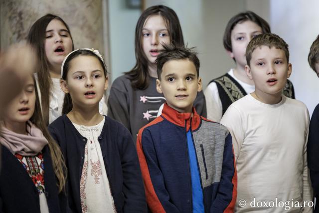 Școala Ștefan Bârsănescu – Colindători la Reședința Mitropolitană 2025