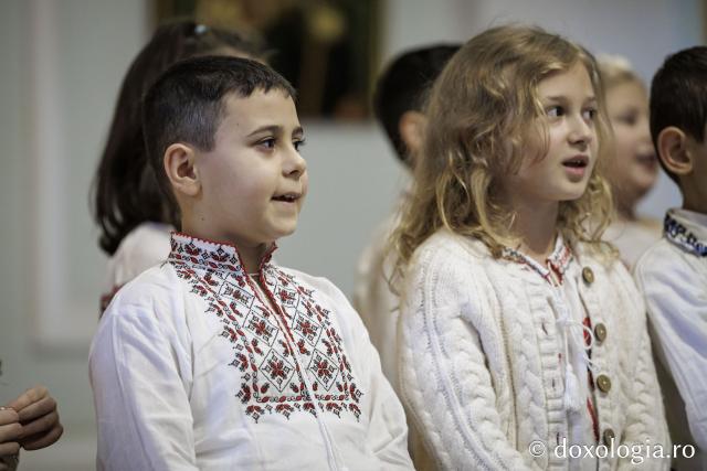 Școala Hlincea, clasa I – Colindători la Reședința Mitropolitană 2025