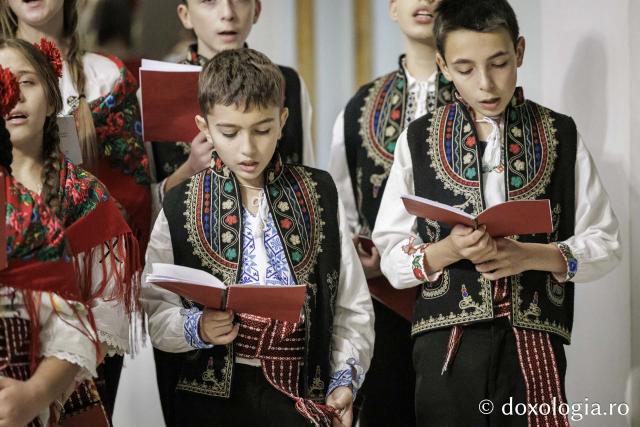 Corul Stejărelul, Bârnova – Colindători la Reședința Mitropolitană 2025