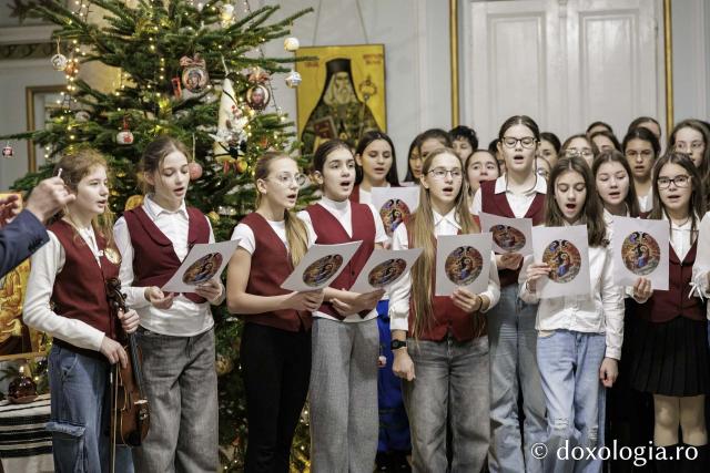 Școala „Ion Creangă” din Iași – Colindători la Reședința Mitropolitană 2025