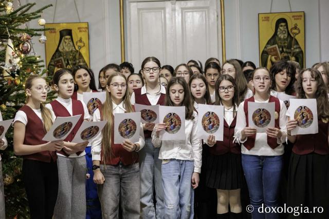 Școala „Ion Creangă” din Iași – Colindători la Reședința Mitropolitană 2025