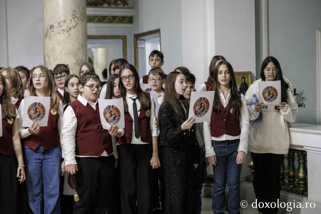 Școala „Ion Creangă” din Iași – Colindători la Reședința Mitropolitană 2025