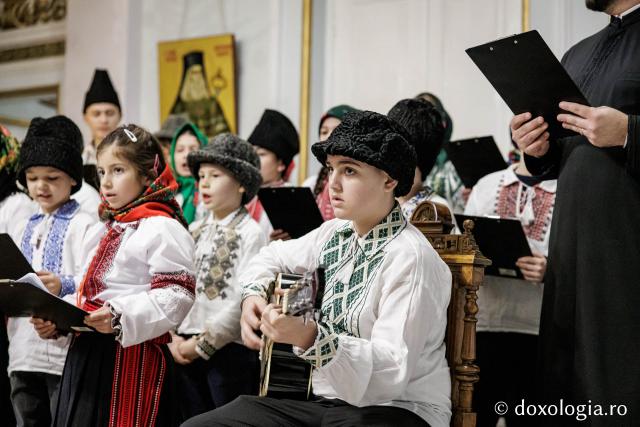 Parohia Mitoc din Protopopiatul Hârlău – Colindători la Reședința Mitropolitană 2025