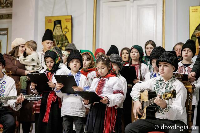Parohia Mitoc din Protopopiatul Hârlău – Colindători la Reședința Mitropolitană 2025