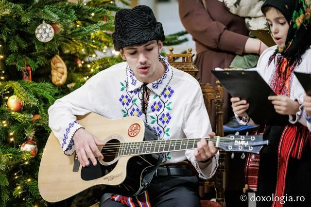 Parohia Mitoc din Protopopiatul Hârlău – Colindători la Reședința Mitropolitană 2025