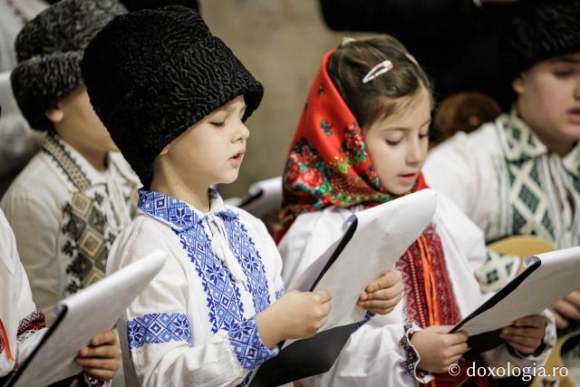 Parohia Mitoc din Protopopiatul Hârlău – Colindători la Reședința Mitropolitană 2025