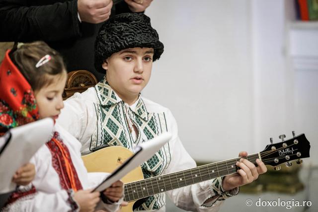 Parohia Mitoc din Protopopiatul Hârlău – Colindători la Reședința Mitropolitană 2025