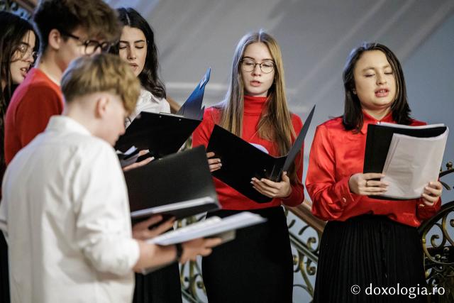 Corul „Sf. Nicolae” Domnesc – Colindători la Reședința Mitropolitană 2025