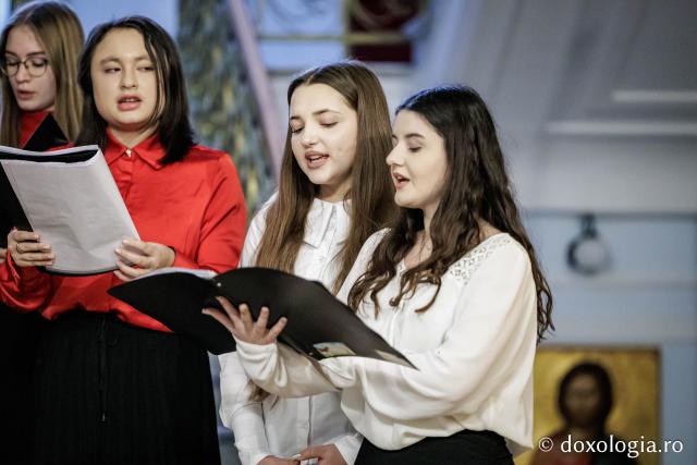 Corul „Sf. Nicolae” Domnesc – Colindători la Reședința Mitropolitană 2025