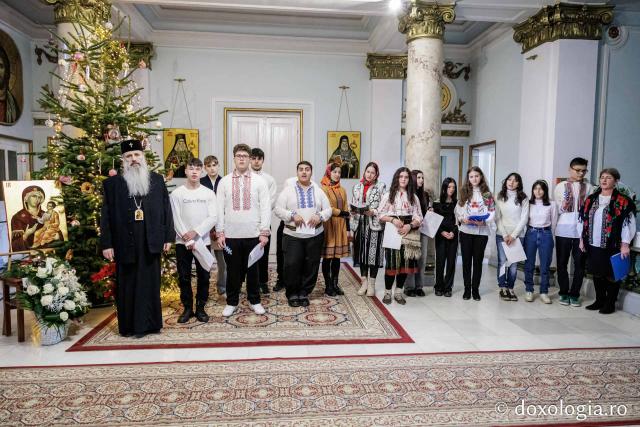 Liceul „Ion Neculce” din Tg. Frumos și Școala Strunga – Colindători la Reședința Mitropolitană 2025