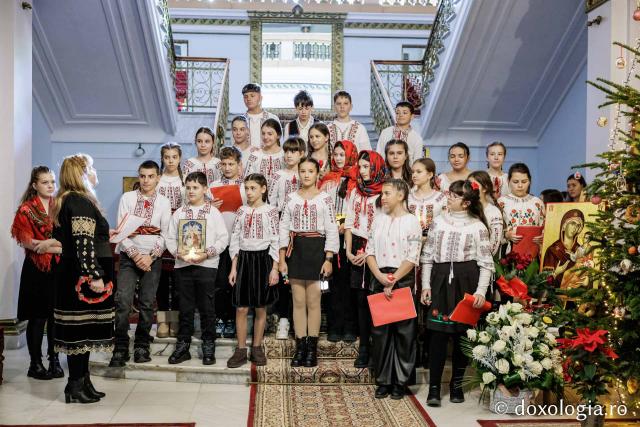 Colegiul „Mihail Sadoveanu” din Pașcani – Colindători la Reședința Mitropolitană 2025