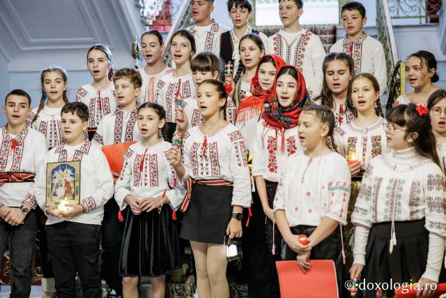 Colegiul „Mihail Sadoveanu” din Pașcani – Colindători la Reședința Mitropolitană 2025