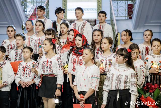 Colegiul „Mihail Sadoveanu” din Pașcani – Colindători la Reședința Mitropolitană 2025