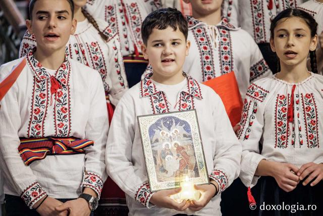 Colegiul „Mihail Sadoveanu” din Pașcani – Colindători la Reședința Mitropolitană 2025