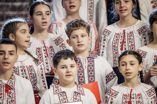 Colegiul „Mihail Sadoveanu” din Pașcani – Colindători la Reședința Mitropolitană 2025