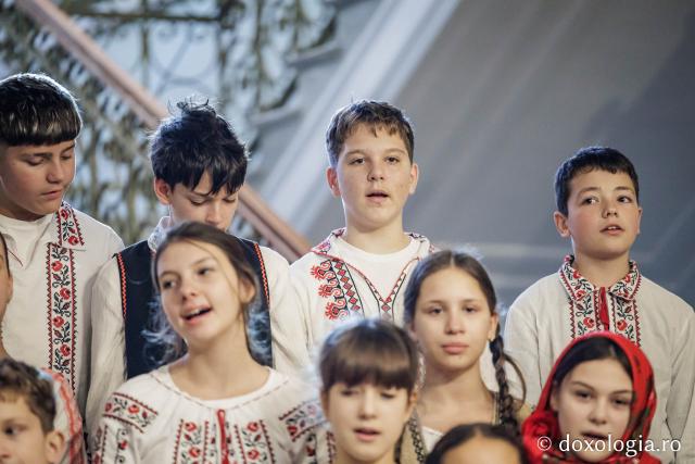 Colegiul „Mihail Sadoveanu” din Pașcani – Colindători la Reședința Mitropolitană 2025