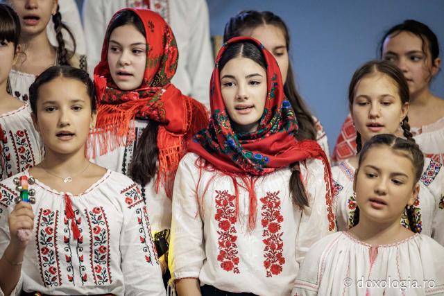 Colegiul „Mihail Sadoveanu” din Pașcani – Colindători la Reședința Mitropolitană 2025