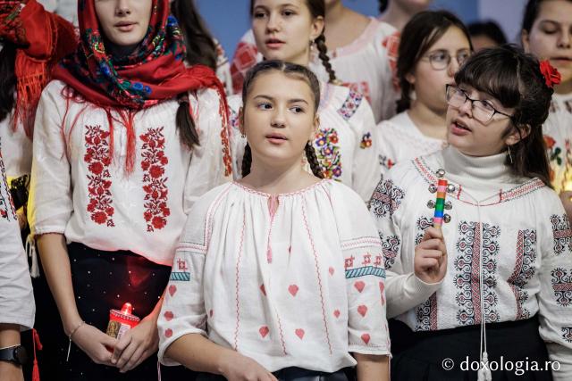 Colegiul „Mihail Sadoveanu” din Pașcani – Colindători la Reședința Mitropolitană 2025