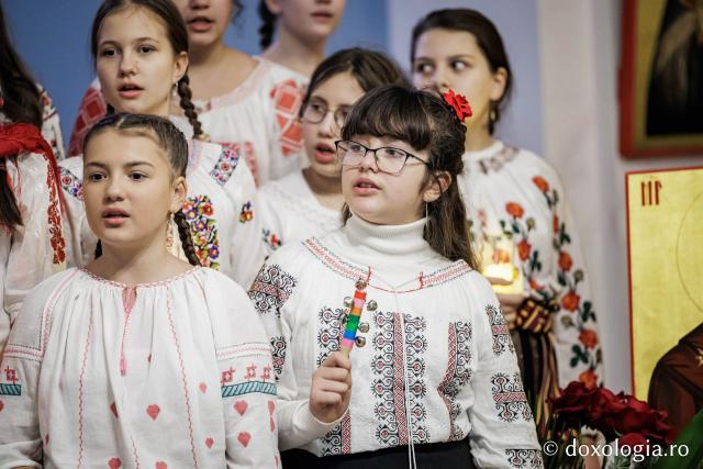 Colegiul „Mihail Sadoveanu” din Pașcani – Colindători la Reședința Mitropolitană 2025