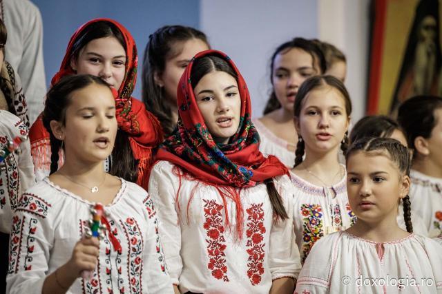 Colegiul „Mihail Sadoveanu” din Pașcani – Colindători la Reședința Mitropolitană 2025