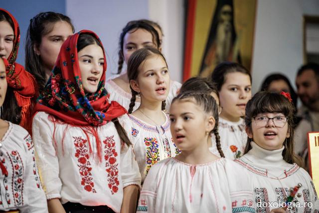 Colegiul „Mihail Sadoveanu” din Pașcani – Colindători la Reședința Mitropolitană 2025