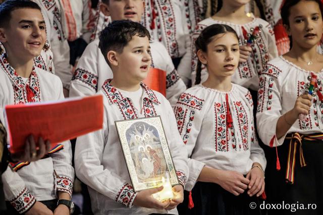 Colegiul „Mihail Sadoveanu” din Pașcani – Colindători la Reședința Mitropolitană 2025