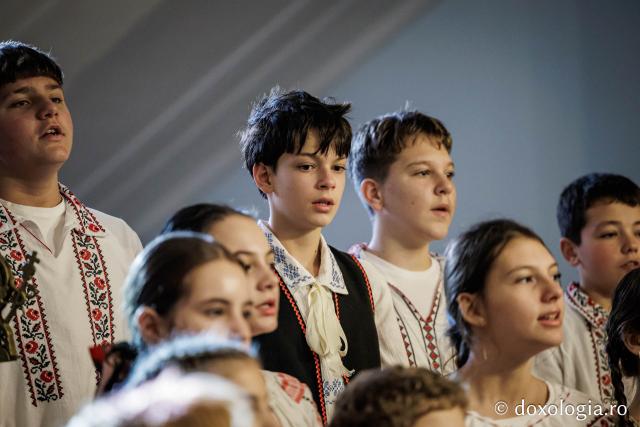 Colegiul „Mihail Sadoveanu” din Pașcani – Colindători la Reședința Mitropolitană 2025