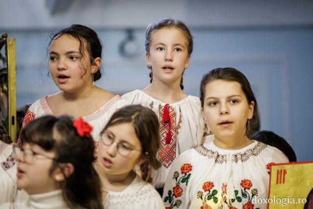 Colegiul „Mihail Sadoveanu” din Pașcani – Colindători la Reședința Mitropolitană 2025