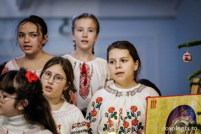 Colegiul „Mihail Sadoveanu” din Pașcani – Colindători la Reședința Mitropolitană 2025