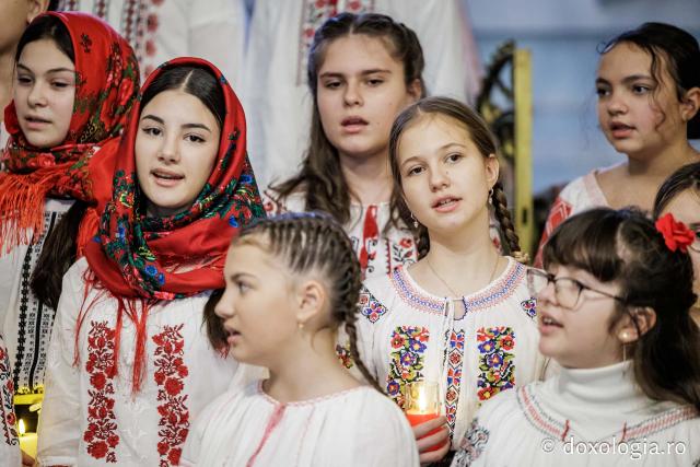 Colegiul „Mihail Sadoveanu” din Pașcani – Colindători la Reședința Mitropolitană 2025