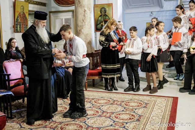 Colegiul „Mihail Sadoveanu” din Pașcani – Colindători la Reședința Mitropolitană 2025