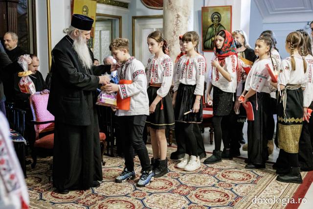 Colegiul „Mihail Sadoveanu” din Pașcani – Colindători la Reședința Mitropolitană 2025